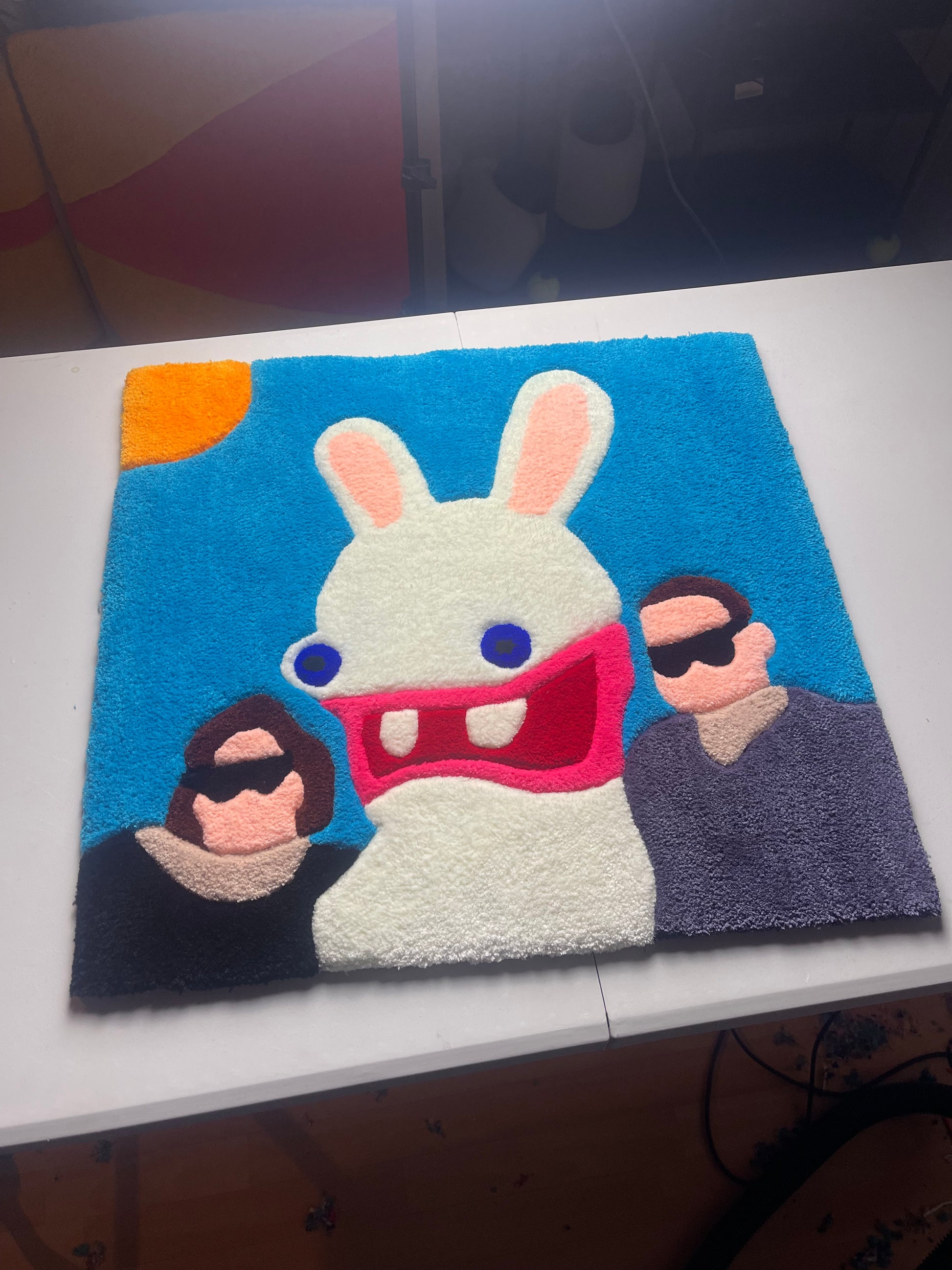 Tapis illustration de famille style cartoon, décoration murale customisée tuftée à la main.